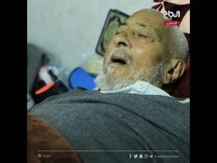 مسن وصل يعاني من جلطة ليصيبه رصاص القناص باب مستشفى الأمل في خان يونس