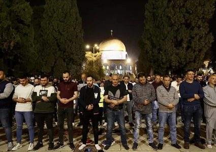 45 ألفا يؤدون صلاتي العشاء والتراويح في المسجد الأقصى