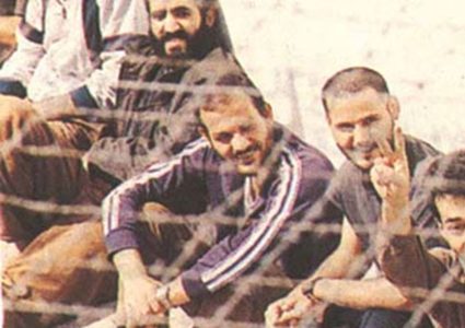 الاحتلال يفرج عن أسير بعد اعتقال دام ٢٠ عاما