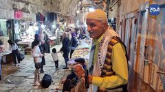 حكواتي القدس يمزج قصصه بروايات غزة في رمضان فلسطيني حزين