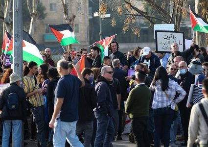 الاحتلال يقمع وقفة منددة بالعدوان على غزة