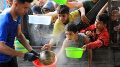 اللجان العشائرية والشعبية في شمال غزة تعلن وقف تأمين المساعدات