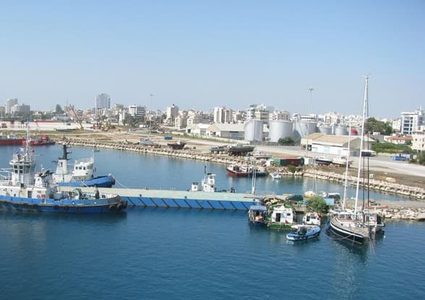 سفن مساعدات إنسانية تبحر من قبرص في طريقها إلى غزة