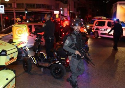 مصادر عبرية: 3 مصابين بجراح خطيرة في حادث طعن بمركزٍ تجاري قرب مدينة أسدود