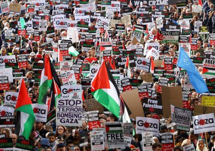 نيويورك: 30 ألف متظاهر في مسيرة ضخمة ضد تواصل العدوان الإسرائيلي على غزة