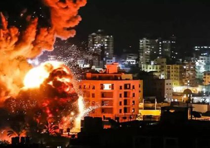 ارتقاء 5 شهداء في قصف الاحتلال لمركبة مدنية غرب مدينة دير البلح