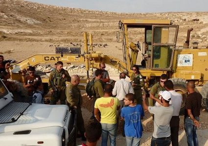 الاحتلال يستولي على جرافة غرب سلفيت