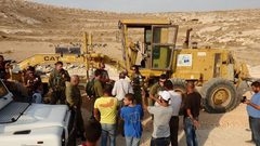 الاحتلال يستولي على جرافة غرب سلفيت