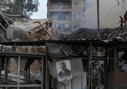 الرئيس الإيراني يتعهّد بالرد على هجوم القنصلية