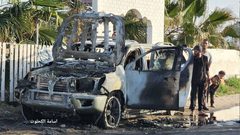 مركبة مؤسسة المطبخ العالمي بعد قصفها من جيش الاحتلال على شارع الرشيد وسط قطاع غزة الليلة الماضية وقتله العاملين بداخلها.