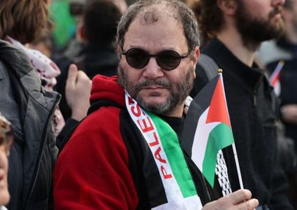 طرد نائب من قاعة الكنيست اعتبر اقتحام "الشفاء" جريمة حرب