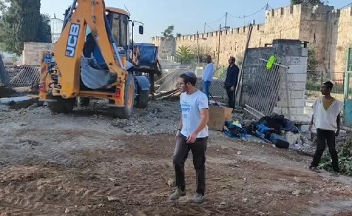 قوات الاحتلال تقتحم قلقيلية وتجرف أرضا زراعية