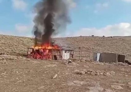 مستوطنون يحرقون 4 مساكن في العوجا شمال اريحا