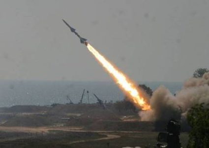 إطلاق 30 صاروخا من جنوب لبنان باتجاه إسرائيل