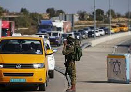 الاحتلال ينصب حاجزا عسكريا على مدخل مدينة طولكرم الجنوبي