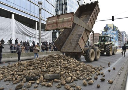 الاتحاد الأوروبي يشدد القيود على واردات أوكرانيا الزراعية
