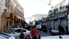 آلة الحرب الإسرائيلية على غزة تغتال فرحة العيد في أسواق الضفة الغربية