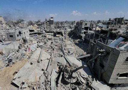 بالصور | دمار هائل في خان يونس يحول دون عودة سكانها بعد الانسحاب الإسرائيلي