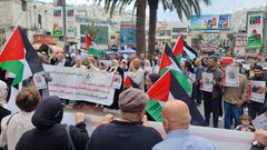 وقفة وسط نابلس احتجاجا على استشهاد الأسير وليد دقة في سجون الاحتلال.