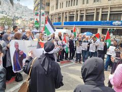 وقفة وسط نابلس احتجاجا على استشهاد الأسير وليد دقة في سجون الاحتلال.