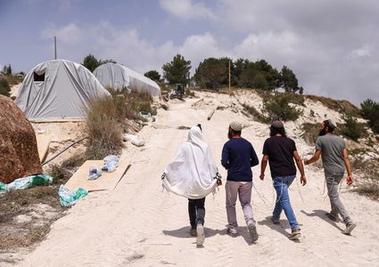 إصابة مواطنين في اعتداء للمستوطنين غرب سلفيت