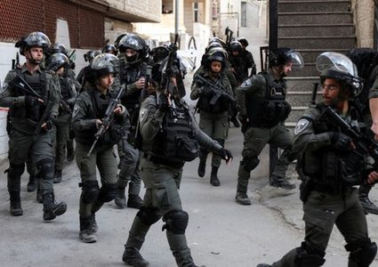 الاحتلال يصيب مواطنا ويعتقل آخر خلال اقتحام شرق نابلس