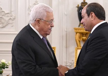السيسي يؤكد للرئيس عباس مساندة مصر للشعب الفلسطيني