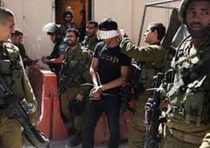 الاحتلال يعتقل أسيرا محررا من مخيم الأمعري