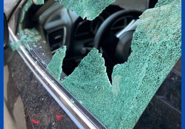 آثار رصاص الاحتلال في مركبات ومحل تجاري خلال اقتحام مخيم الأمعري في رام الله