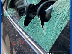 آثار رصاص الاحتلال في مركبات ومحل تجاري خلال اقتحام مخيم الأمعري في رام الله