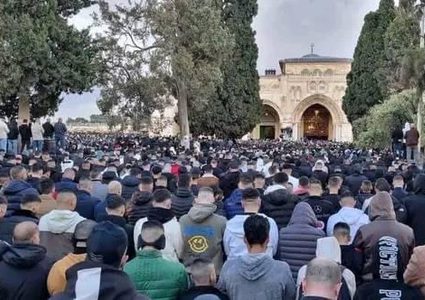 أكثر من 60 ألف مصلٍ يؤدون صلاة عيد الفطر في الأقصى