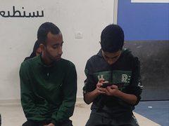 مئات المرضى والنازحين يقيمون صلاة العيد داخل المستشفى الأوروبي في خانيونس