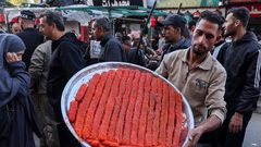 رغم الجراح..حلوى العيد في أسواق قطاع غزة في أول أيام عيد الفطر