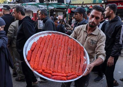 رغم الجراح..حلوى العيد في أسواق قطاع غزة في أول أيام عيد الفطر