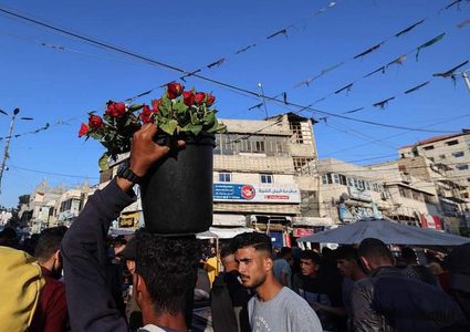 رغم الجراح..حلوى العيد في أسواق قطاع غزة في أول أيام عيد الفطر
