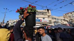 رغم الجراح..حلوى العيد في أسواق قطاع غزة في أول أيام عيد الفطر