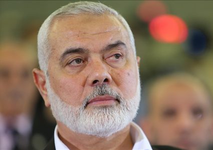 "ربنا يسهل عليهم".. هنية يعلق على نبأ استشهاد أبنائه الـ3