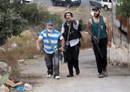 4 إصابات وإحراق مركبات باعتداء مستوطنين على أبو فلاح