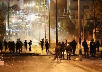 إصابات بالاختناق خلال مواجهات مع الاحتلال في بيت أمر شمال الخليل