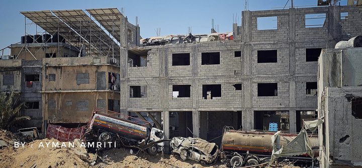 بالصور| من أهوال الحرب: شاحنة مقطورة تحلق على ارتفاع خمسة أمتار في غزة