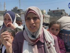 عائلات فلسطينية تنزح مجددا من مخيم النصيرات وسط قطاع غزة بعد عدوان إسرائيلي