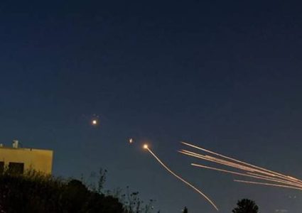 "بلومبرغ": الرد الإيراني يختبر حدود الدفاعات الجوية الإسرائيلية