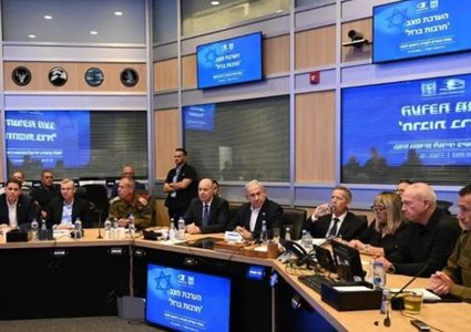 كابينت الحرب الإسرائيلي يبحث الرد على هجوم إيران