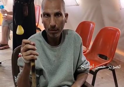 خرج للعالم بقدم واحدة .. سفيان أبو صلاح أسير محرر فقد قدمه بين قضبان الإهمال