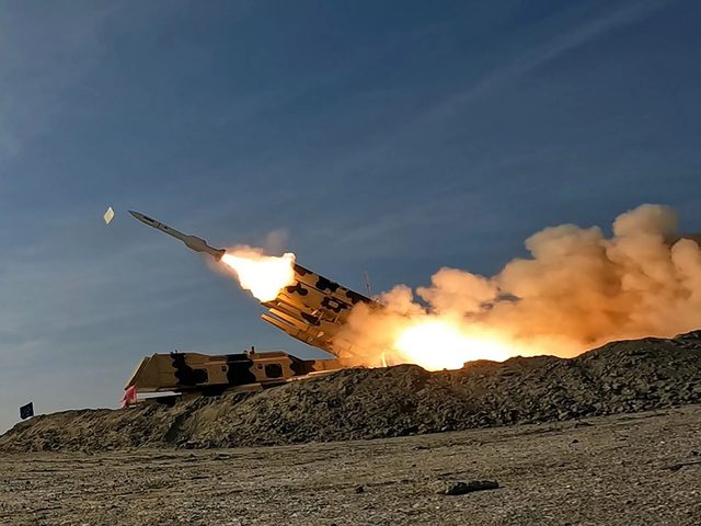 مسؤول إسرائيلي: الرد على الهجوم الإيراني قد يكون "وشيكا"