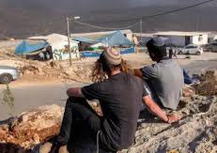 مستوطنون يهددون بإزالة خطوط مياه تغذي تجمعات بدوية قرب نبع العوجا