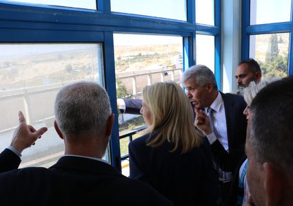 وزير التربية والتعليم العالي يلتقي مديرة اليونيسف ويزور مديرية ضواحي القدس