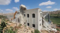 الاحتلال يهدم منزل أسيرين في بني نعيم شرق الخليل