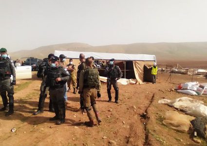 مستوطنون يقتحمون تجمعا بدويا شمال غرب أريحا