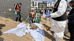 انتشال 30 جثة أخفاها جيش الاحتلال بمقبرتين بمستشفى الشفاء في غزة